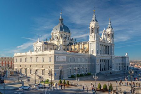 Madrid: VIP Royal Palace & Cathedral with tickets & hotel pickup