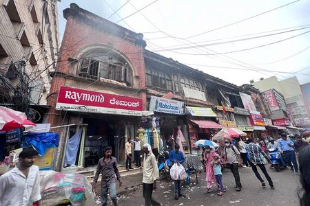 Private Walking Tour into the Oldest Local Market in Bengaluru