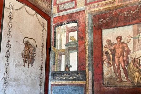 Pompeii and Naples Tour from Rome by Train with Lunch