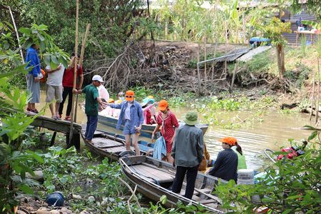 Can Tho day tour: fruit garden&floating fish farm in Son islet