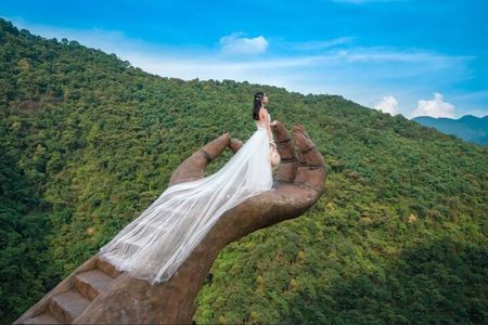 Private Guangzhou Layover Tour to Visit Gulong Gorge Glass Bridge
