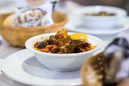 Seville: Triana Market Tapas Tour