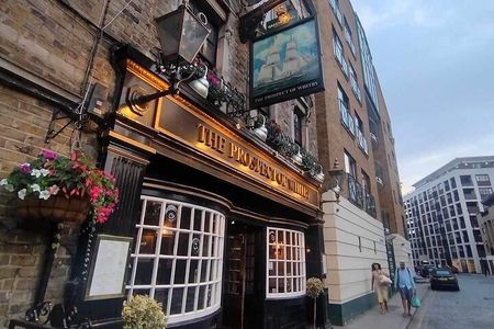 London Small Group Tour: The Pirate Pubs of Old London Half-Day