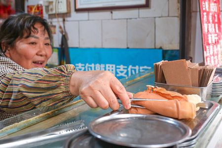 Tuktuk Food Tour Through Chengdu's Local Eats