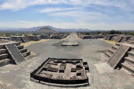 Teotihuacán Pyramids & Basílica de Guadalupe