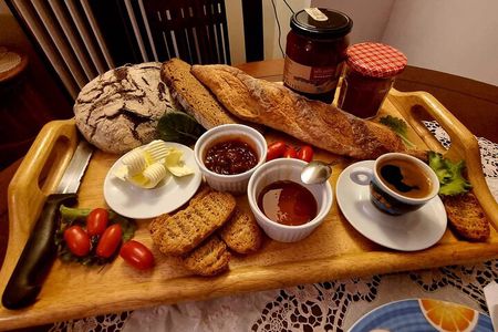 Jazzy Greek Breakfast with Dionisis and Eleni