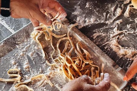 Amalfi : Prepare fresh pasta, mozzarella and tiramisu with wine