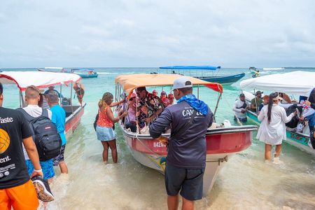 Full Day Tour to 4 Rosario Islands with snorkeling and plankton in Cartagena