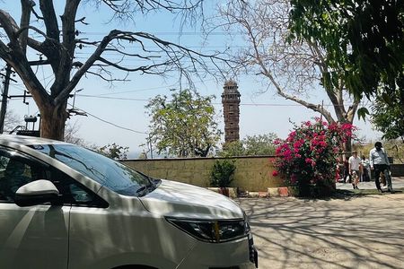 Private Chittorgarh Fort Day Tour with Guide, Lunch and Tickets