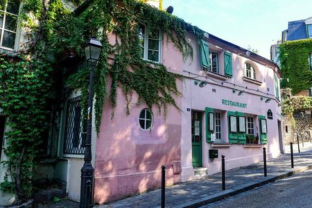 Parisian Love Affair: Elegant Romance Private Tour in Paris