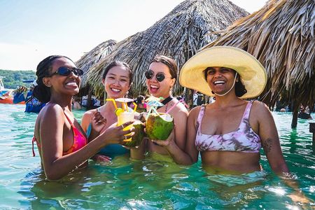 Full Day Tour of 5 Must-See Places in the Rosario Islands