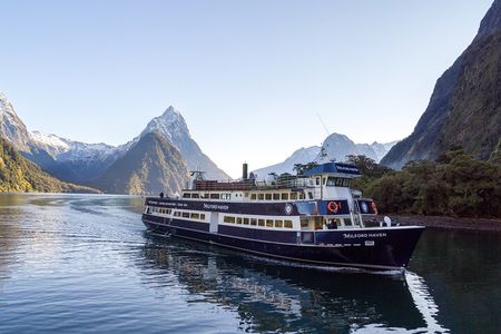Milford Sound Full Day Tour from Te Anau with Cruise