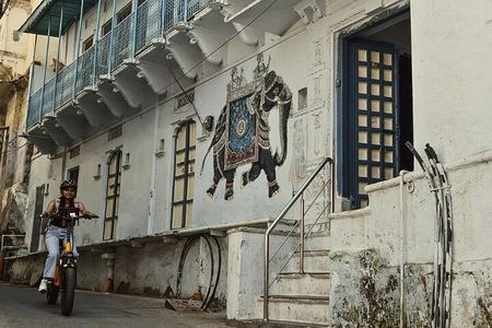 Heritage Tour : Private Boat, Havelis, City Walk & High Tea