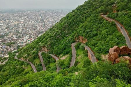 Guided Nahargarh Bicycle Tour with Food Tasting