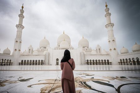 From Dubai: Full-Day Abu Dhabi Tour With Traditional Buffet Lunch