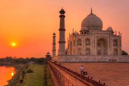 Private Taj Mahal Sunrise with Agra Day Tour from Delhi