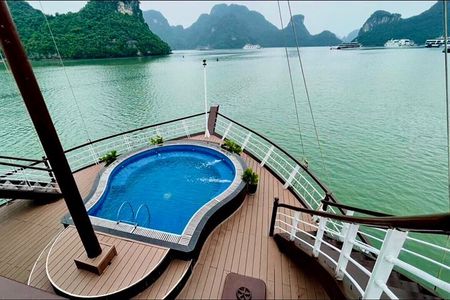 2 Day Guided Cruise Tour in Halong Bay and Lan Ha Bay from Hanoi