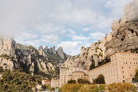  Full-Day Trip Barcelona to Montserrat Monastery & Cava Winery