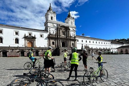 Quito´s Evolution Bike Tour & Middle of the World - Group Tour