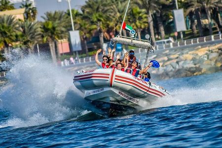 Speed Boat Tour 90 minutes in Dubai Marina 