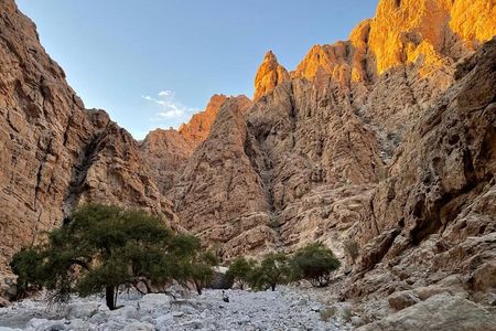Hike to Red Wall Sherry and Sanat Village in Wadi Naqab
