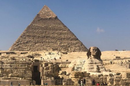 Private Tour to Giza Pyramids, Sphinx, Egyptian Museum and Bazar