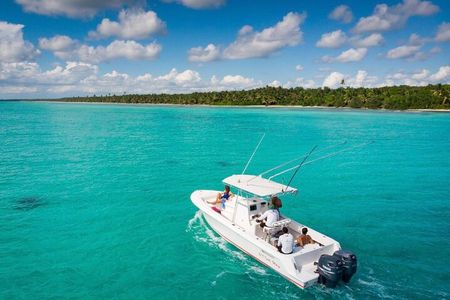 Private Isla Saona Boat Tour – Snorkeling Premium Drinks & Buffet