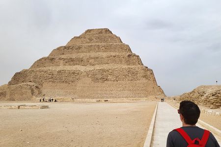 Private Tour to Pyramids of Giza ,Sakkara and Memphis with Lunch.
