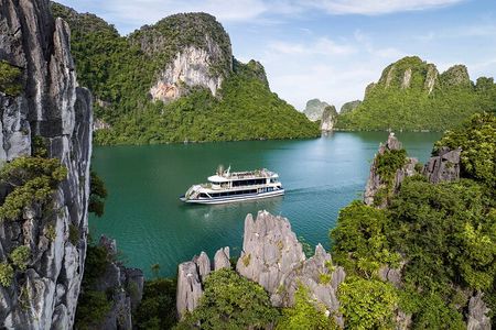 Halong bay 5star Cruise Day Trip: Buffet lunch & Limousine bus