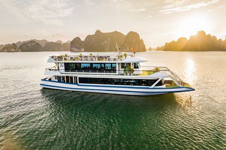 Halong bay Luxury Cruise Day Trip: Buffet lunch & Limousine bus