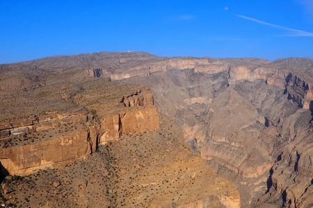 Private Day Tour to Nizwa and Jabal Shams in Grand Canyon of Oman