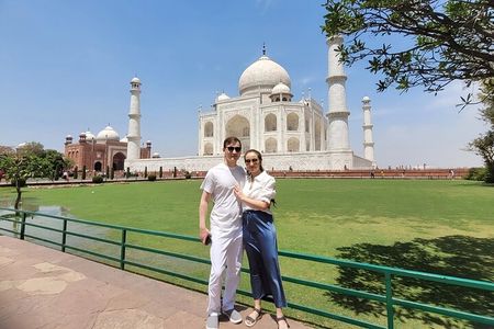 Taj Mahal, Agra Fort & Baby Taj Day Tour from Delhi with 5* Meals