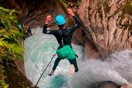 Extreme Canyoning in the Cashaurco Canyon in Baños