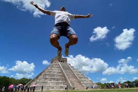 Full Day Private Tour to Chichen Itza Early Access with 2 Cenotes