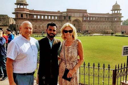 From Delhi: Taj Mahal Sunrise and Agra Fort Private Tour
