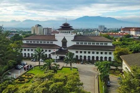 Private Guided Volcano and Stony Bubble Tour in Bandung