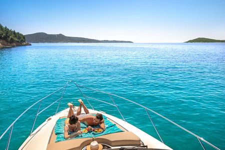 Small group tour by premium yacht to Elaphite Islands