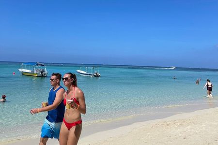 Roatan Monkeys & Sloths + Chocolate & Rum Tasting + Beach Break 