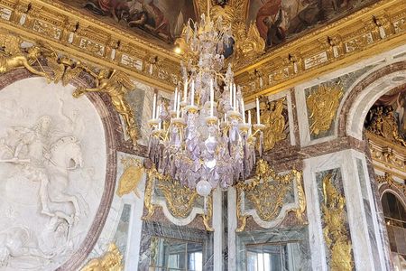 Versailles Palace Guided Tour with Gardens Access