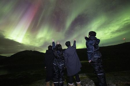  Aurora chase with minibus, dresses, photos, campfire and snacks.