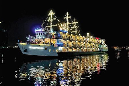 Saigon River Dinner Cruise with Live Music