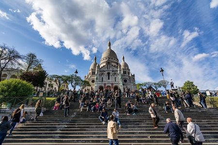 Montmartre guided walking tour with local guide in small group