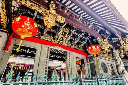 Singapore's Historic Chinatown Walking Tour with Lunch