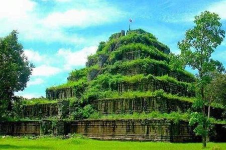 Koh Ker Pyramid Temple & Beng Mealea Jungle Temple 