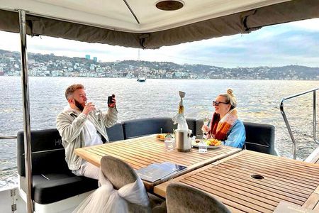 Small-Group 2 Hours Bosphorus Luxury Yacht Cruise in Istanbul 
