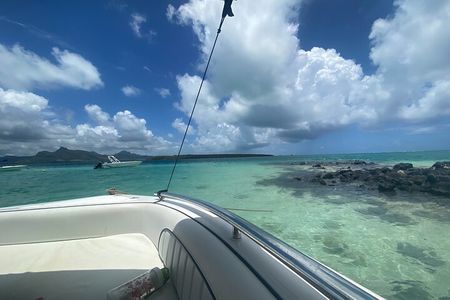 Speed Boat Tour île aux Cerfs and Others Gems of The South