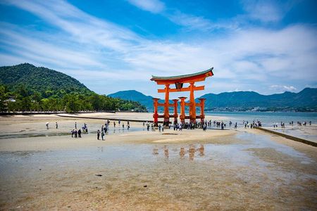 The Peace Memorial to Miyajima : Icons of Peace and Beauty
