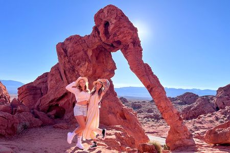 Valley of Fire and Seven Magic Mountains day tour