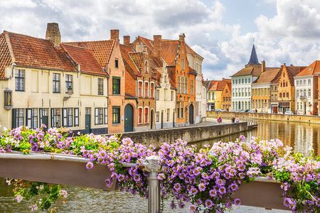 Private Bruges’ Iconic Sites and Chocolate Tasting Tour