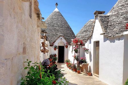 From Lecce: Alberobello, Locorotondo, Ostuni & Apulian brunch